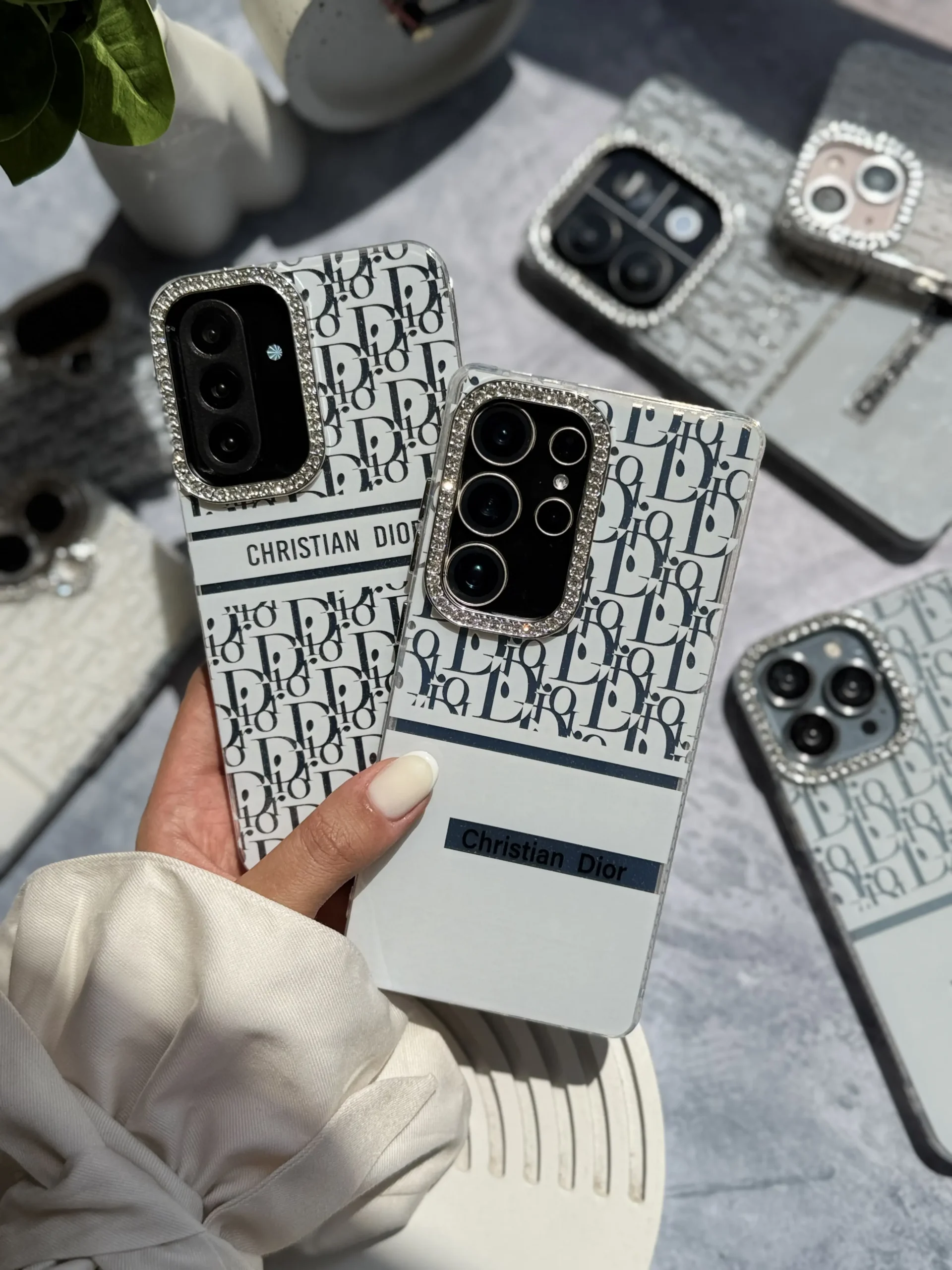 قاب White Christian Dior دور لنز نگین سامسونگ و شیائومی (کدC2076) - تصویر 4